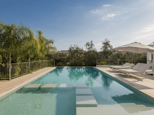 Nueva Andalucia – Prime location – Gated – Golf views