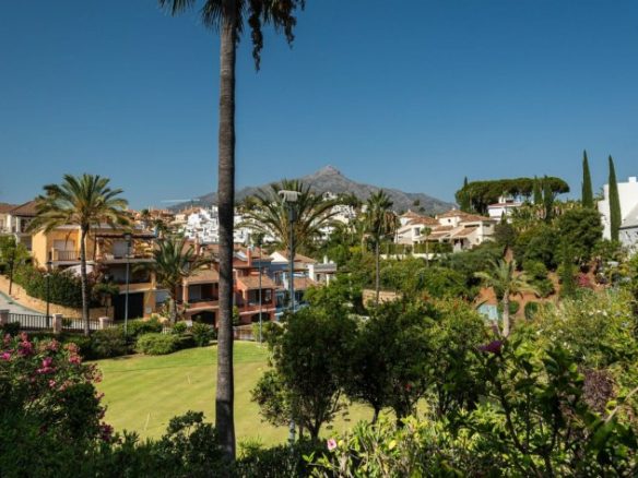 Nueva Andalucia  – 4B House – South facing