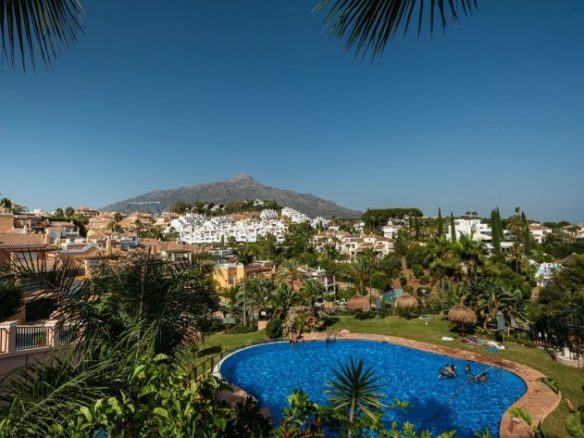 Nueva Andalucia  – 4B House – South facing