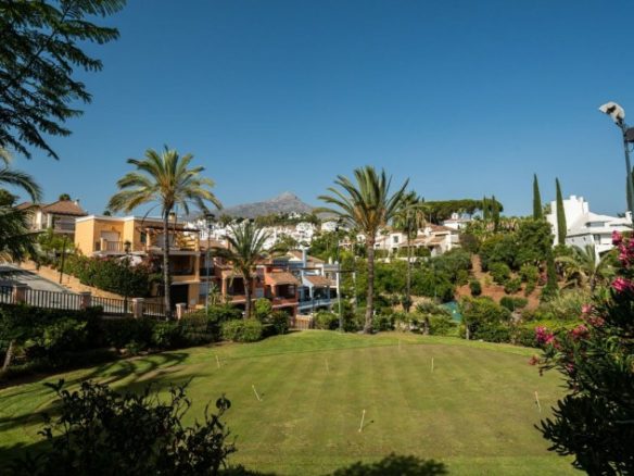Nueva Andalucia  – 4B House – South facing