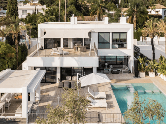 Nueva Andalucia – Prime location – Gated – Golf views