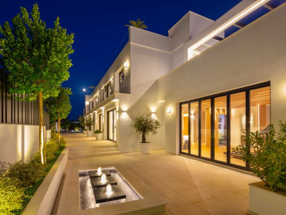 Nueva Andalucia  – Modern Turnkey villa