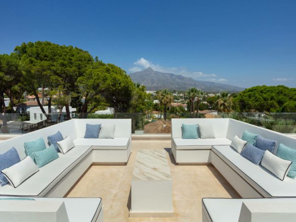 Nueva Andalucia  – Modern Turnkey villa
