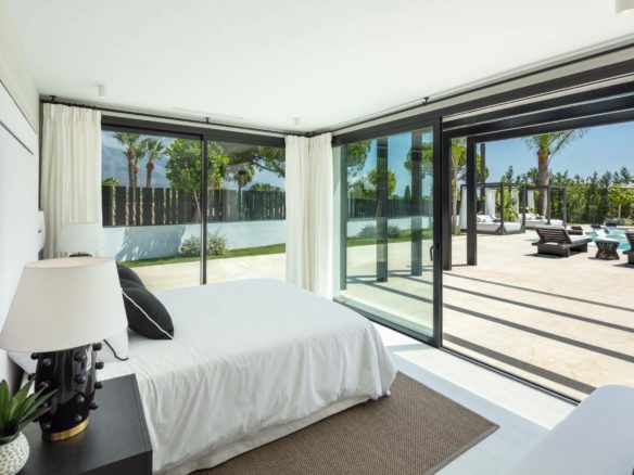 Nueva Andalucia  – Modern Turnkey villa