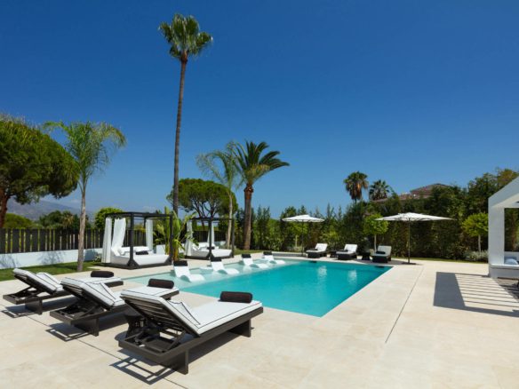 Nueva Andalucia  – Modern Turnkey villa