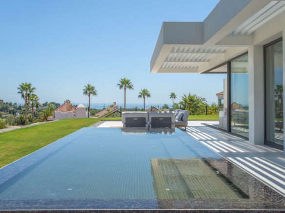 Benahavis- Penthouse – Private Pool- Garden – Sea Views