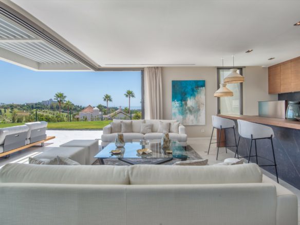 Benahavis- Penthouse – Private Pool- Garden – Sea Views