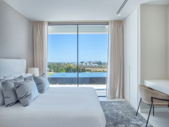 Benahavis- Penthouse – Private Pool- Garden – Sea Views