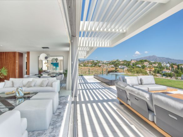 Benahavis- Penthouse – Private Pool- Garden – Sea Views