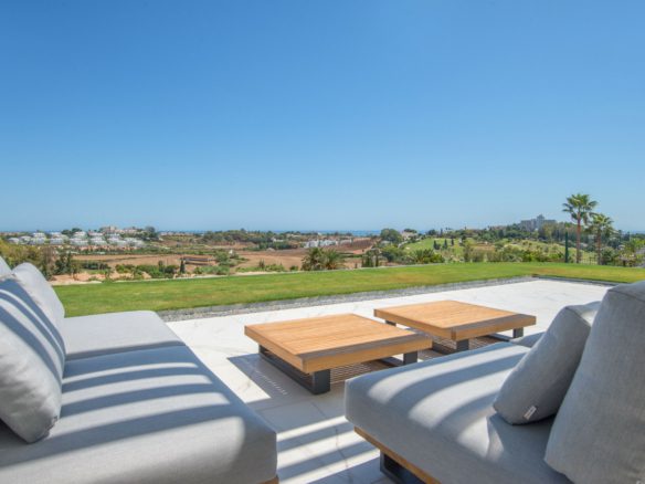 Benahavis- Penthouse – Private Pool- Garden – Sea Views