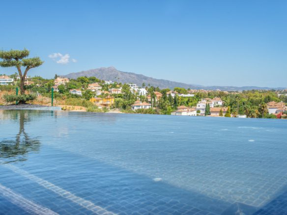 Benahavis- Penthouse – Private Pool- Garden – Sea Views