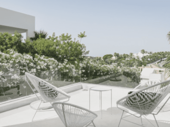 Nueva Andalucia – Modern villa for sale & Rent