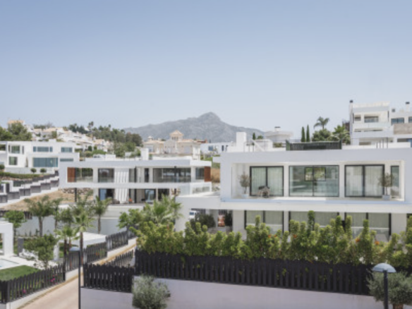 Nueva Andalucia – Modern villa for sale & Rent