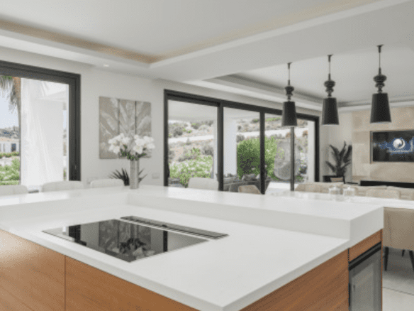 Nueva Andalucia – Modern villa for sale & Rent