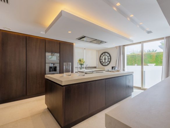Golden Mile – Modern 4B villa – 2nd Line Beach