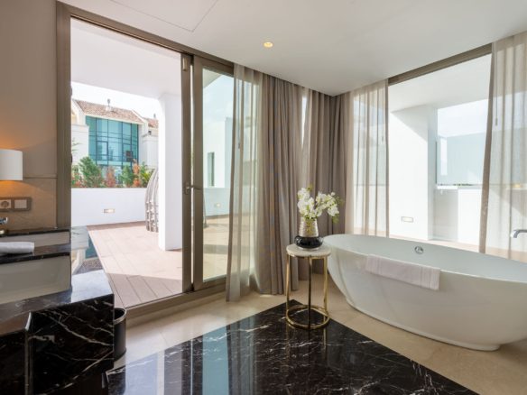 Golden Mile – Modern 4B villa – 2nd Line Beach
