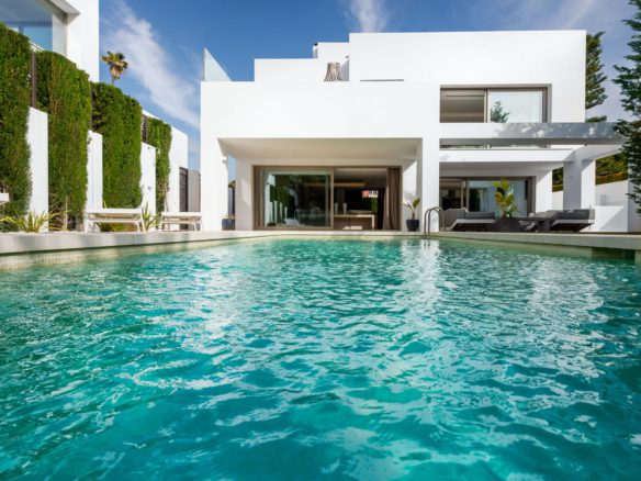 Golden Mile – Modern 4B villa – 2nd Line Beach