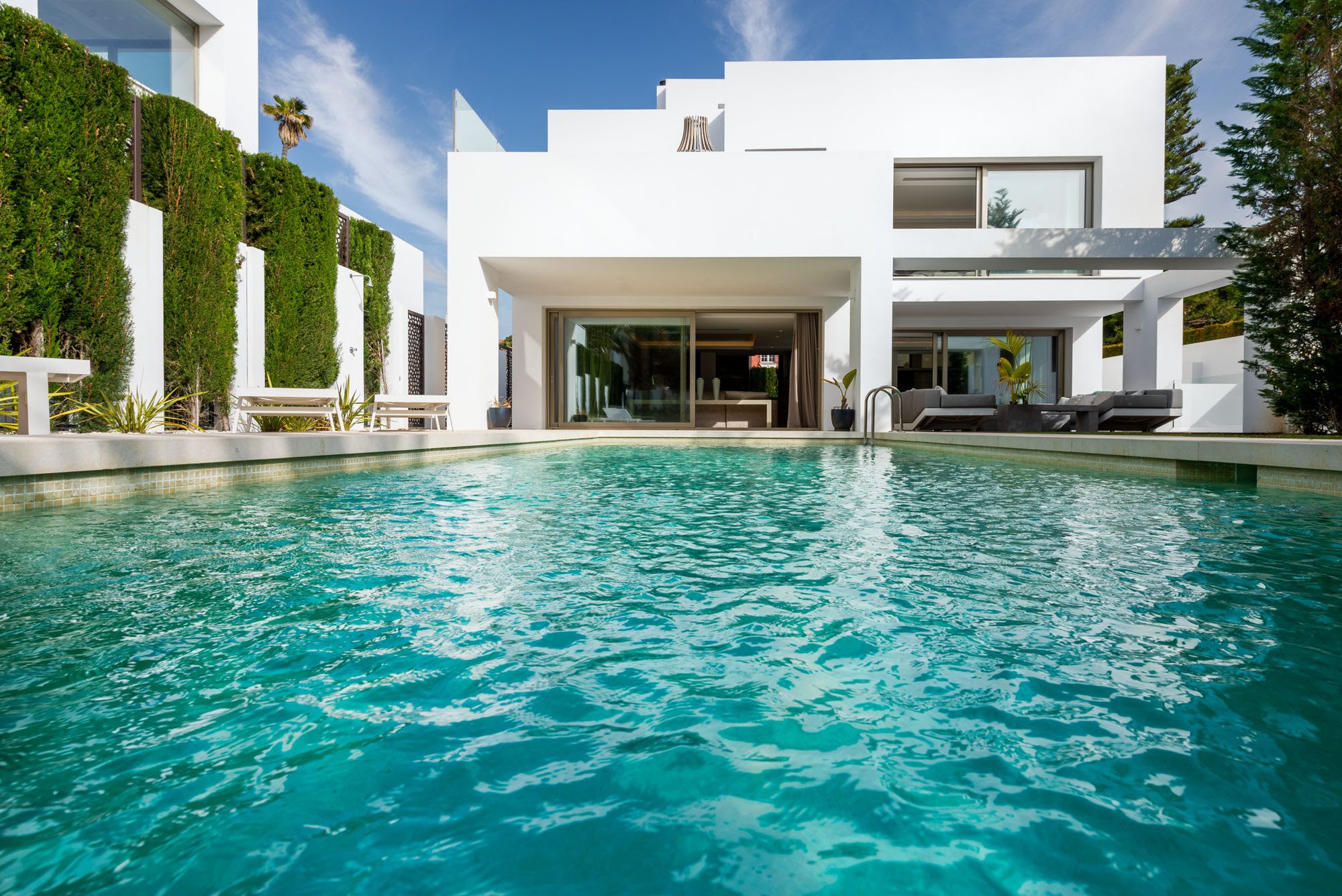 Golden Mile – Modern 4B villa – 2nd Line Beach