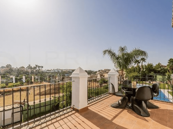 Bank repo – Estepona townhouses – Near Golf & Facilities
