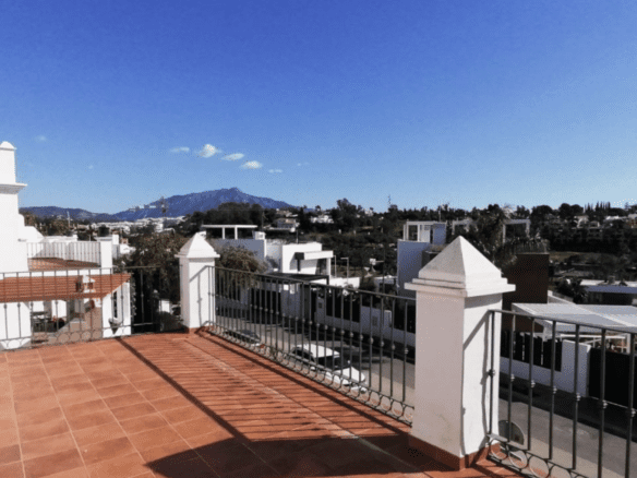 Bank repo – Estepona townhouses – Near Golf & Facilities