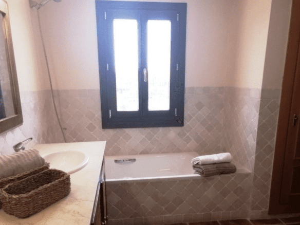 Bank repo – Estepona townhouses – Near Golf & Facilities