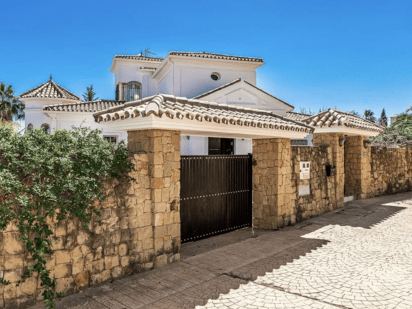 For Rent – Nueva Andalucia – 5 bed villa – Near Los Naranjos Golf Club