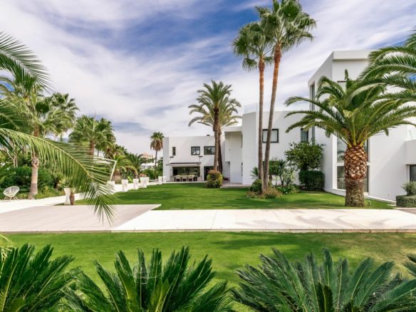 OFF MARKET Nueva Andalucia – Mansion -Tennis -Spa