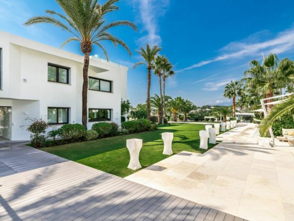 OFF MARKET Nueva Andalucia – Mansion -Tennis -Spa