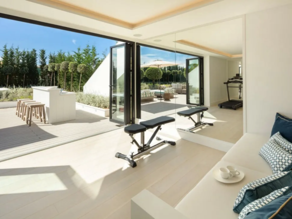 For Sale – Nueva Andalucia – Mansion – Tennis court – Views