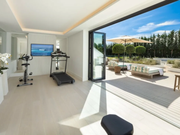 For Sale – Nueva Andalucia – Mansion – Tennis court – Views