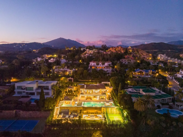For Sale – Nueva Andalucia – Mansion – Tennis court – Views