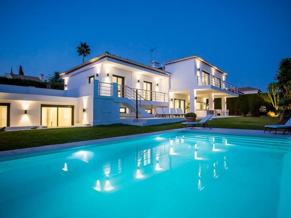 Nueva Andalucia – 7bed – Modern villa for sale