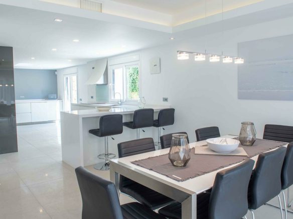 Nueva Andalucia – 7bed – Modern villa for sale