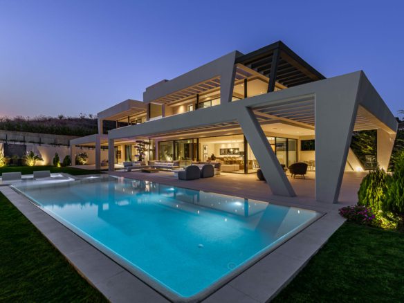 For Sale – Stunning 5 Bedroom Villa, Nueva Andalucía, Marbella 🇪🇸 🌴☀️