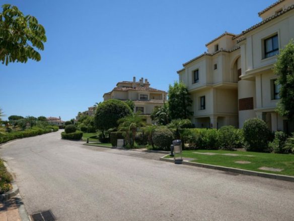 Benahavis – 3bed Apt.-Spa – Indoor Pool