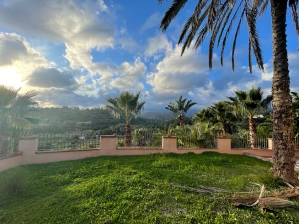 Estepona – Finca for sale – Near Coast