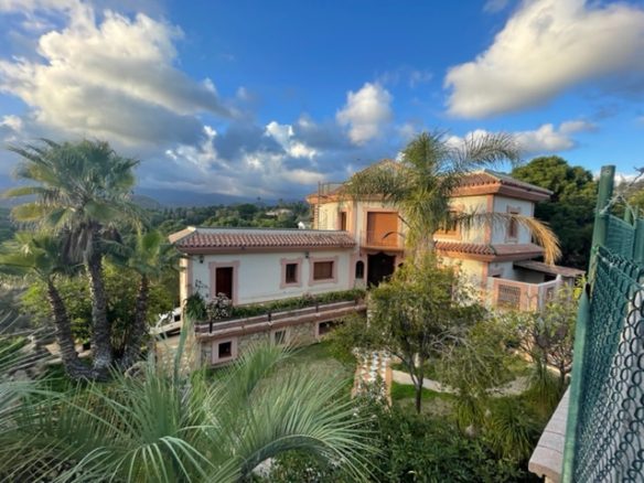 Estepona – Finca for sale – Near Coast