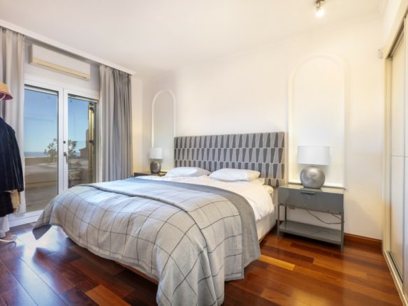 Nueva Andalucia – Penthouse – 3bed – South facing -Sea views