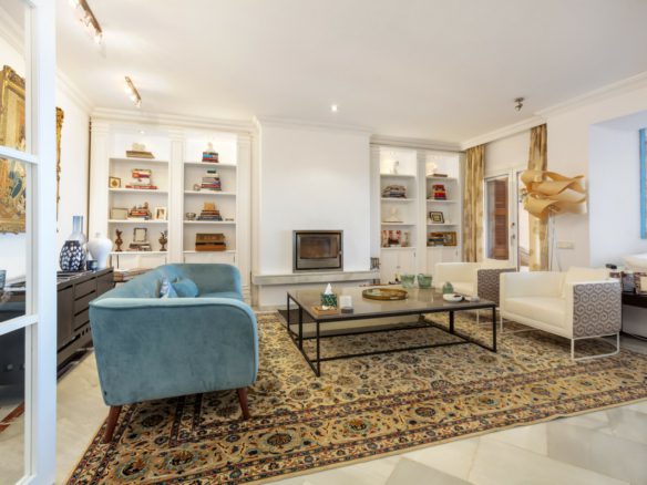 Nueva Andalucia – Penthouse – 3bed – South facing -Sea views