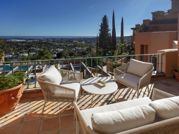Nueva Andalucia – Penthouse – 3bed – South facing -Sea views