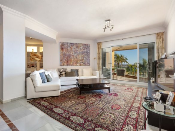 Nueva Andalucia – Penthouse – 3bed – South facing -Sea views
