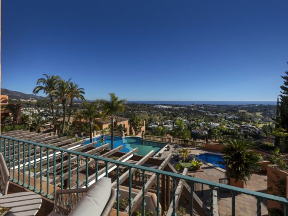 Nueva Andalucia – Penthouse – 3bed – South facing -Sea views