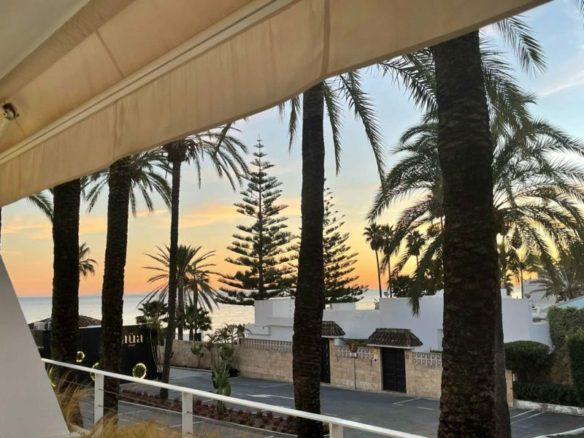 Golden Mile – Beachfront Apartment for Sale & Rent
