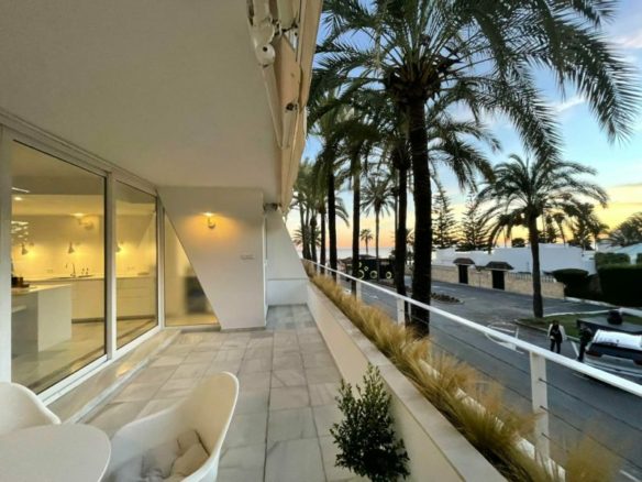 Golden Mile – Beachfront Apartment for Sale & Rent