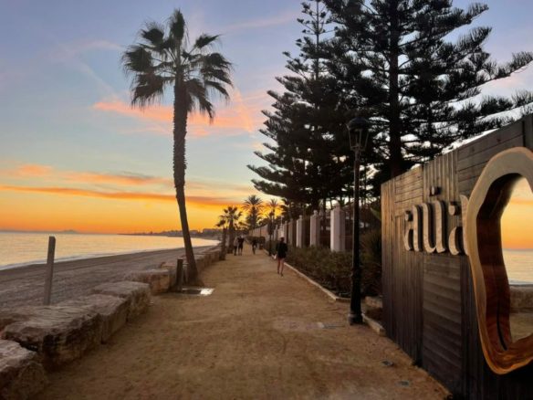 Golden Mile – Beachfront Apartment for Sale & Rent