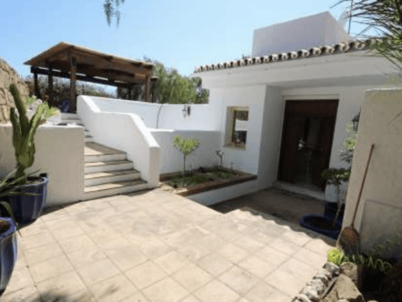 Benahavis – 3 bed Villa – Golf & Sea Views