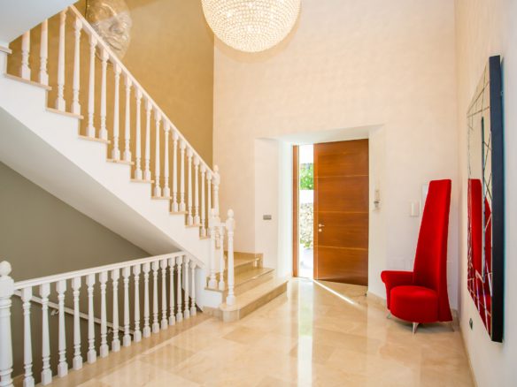 Nueva Andalucia – Best Priced Villa – For Sale & Rent