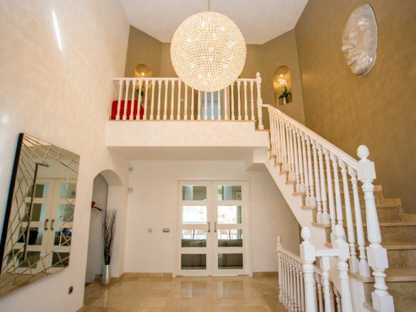 Nueva Andalucia – Best Priced Villa – For Sale & Rent