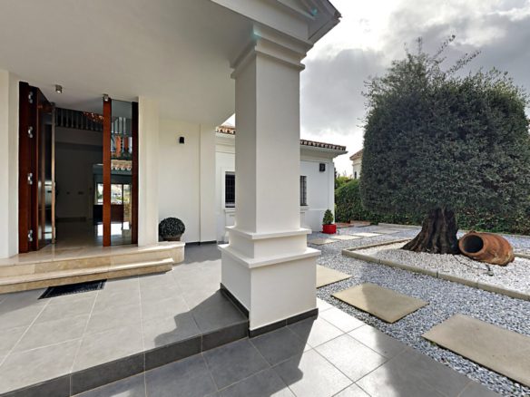 Nueva Andalucia – Best Priced Villa – For Sale & Rent