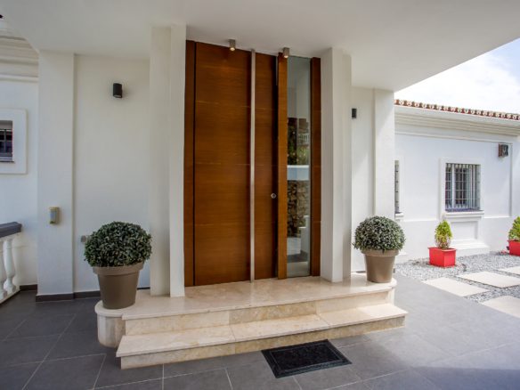 Nueva Andalucia – Best Priced Villa – For Sale & Rent